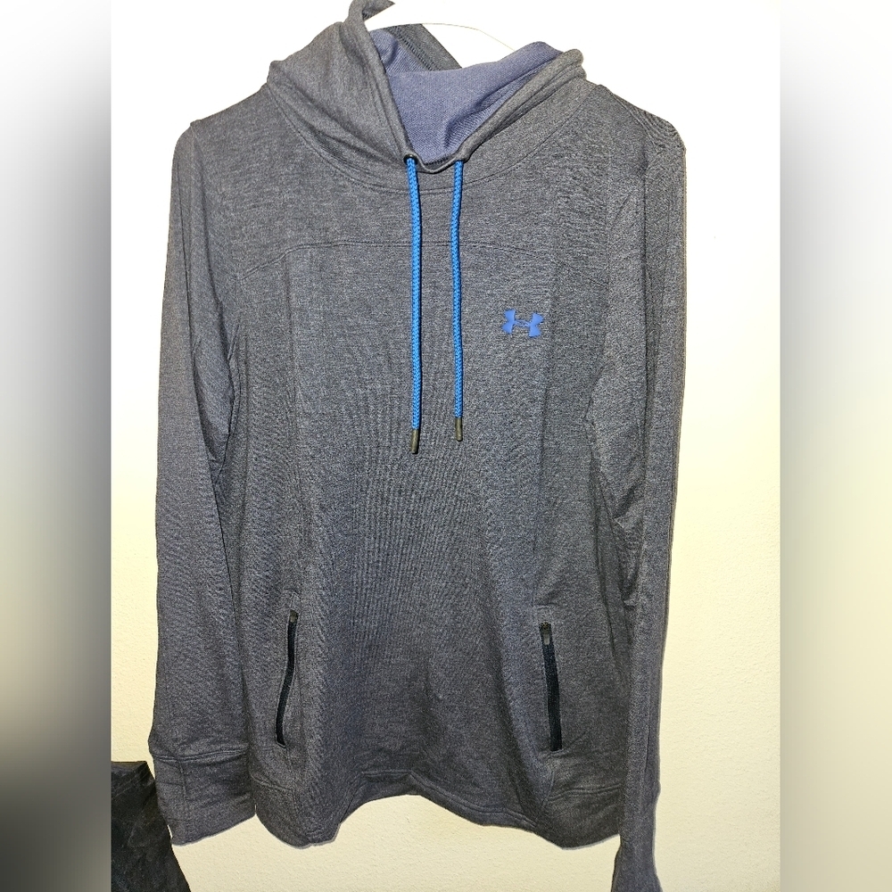 Under Armour Womans Blue Long Sleeve Pull Over Size L